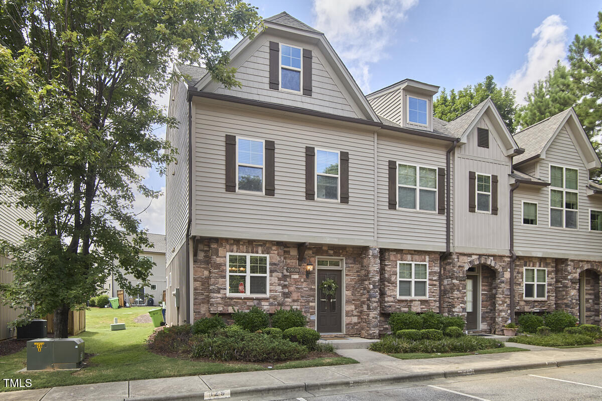 2808 Carter Finley Place Raleigh, NC 27606 - Photo 2 of 45 002