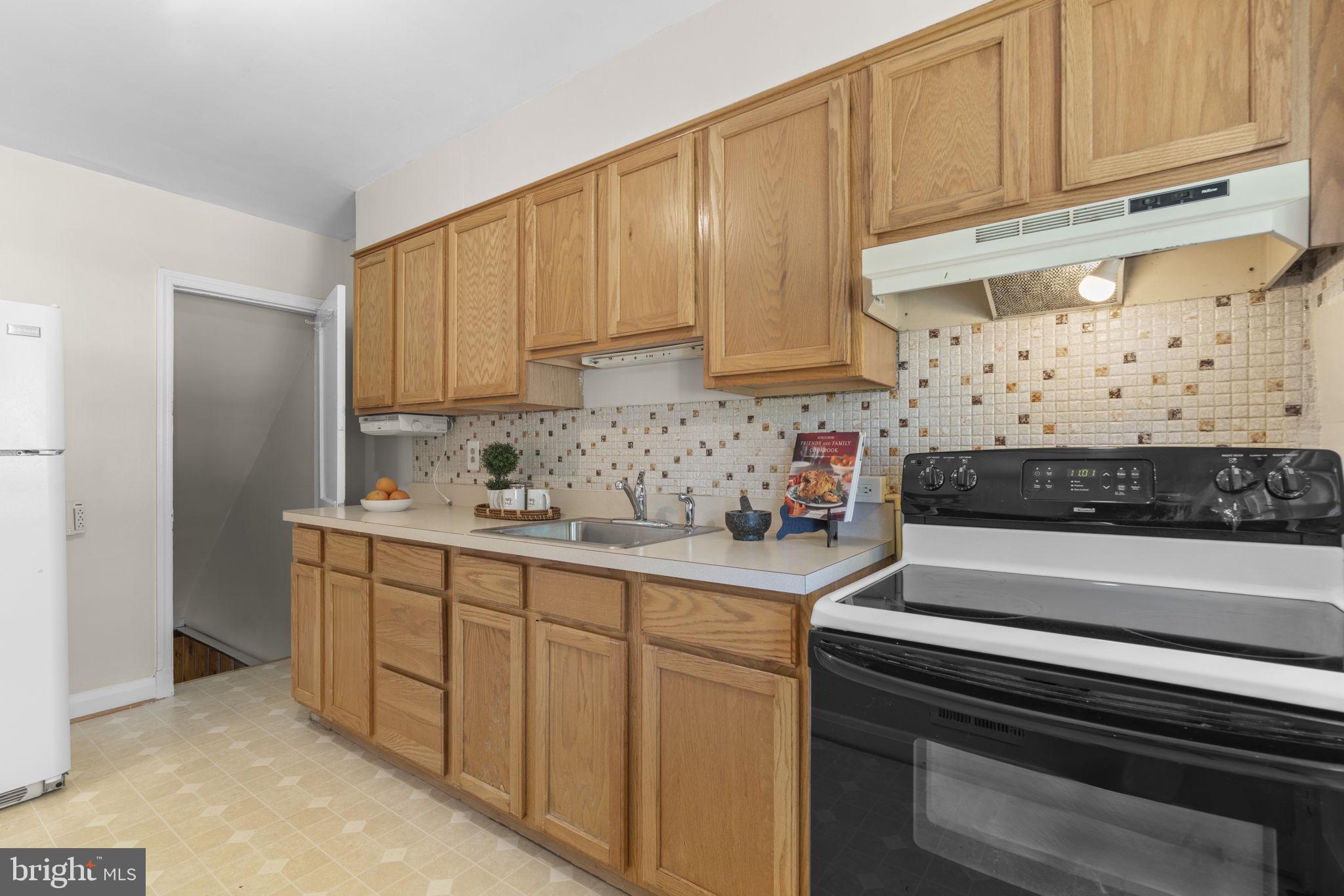416 Stratford Road Baltimore, MD 21228 - Photo 12 of 44 Gallery Image 12