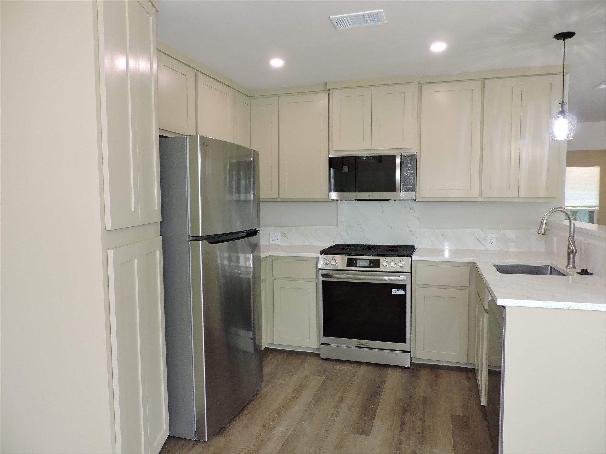 6908 Rufus Drive Austin, TX 78752 - Photo 6 of 33