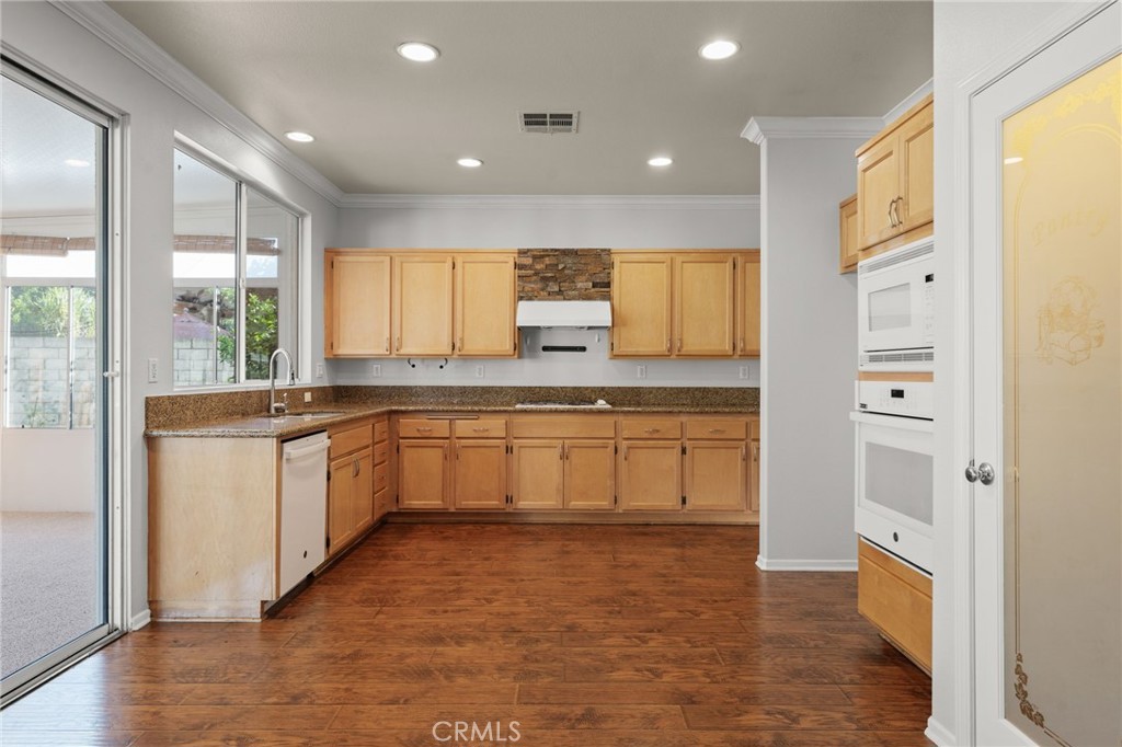 1276 Roberta Court Simi Valley, CA 93065 - Photo 11 of 57