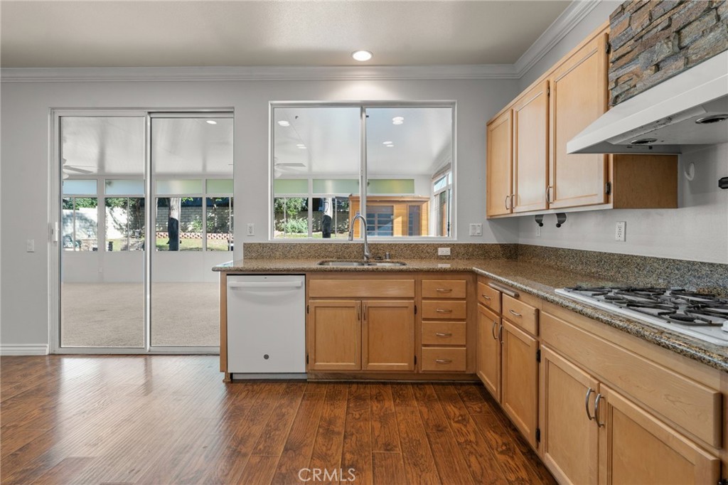 1276 Roberta Court Simi Valley, CA 93065 - Photo 12 of 57