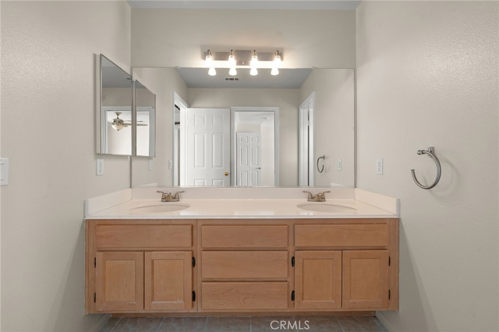 1276 Roberta Court Simi Valley, CA 93065 - Photo 39 of 57