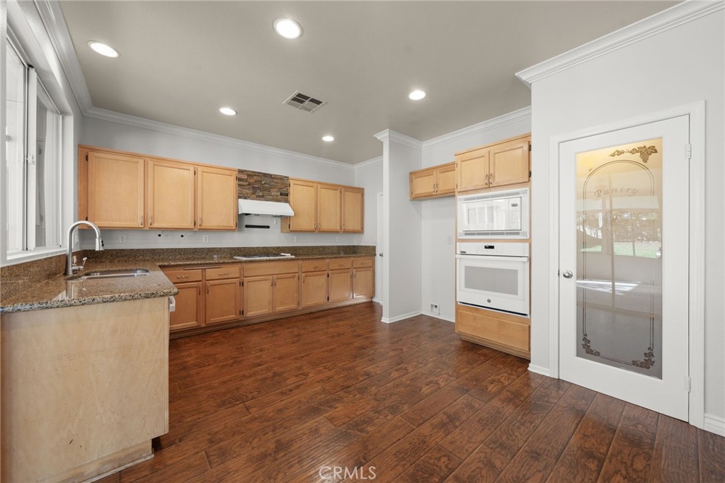 1276 Roberta Court Simi Valley, CA 93065 - Photo 10 of 57