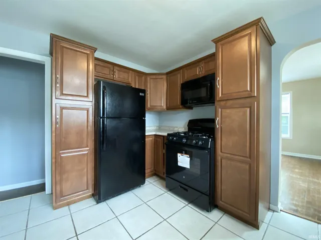 $2,440 | 612 South Henderson Street, Bloomington, IN 47401