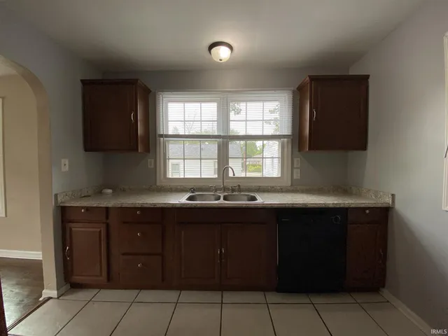 $2,440 | 612 South Henderson Street, Bloomington, IN 47401