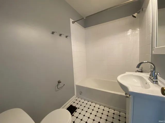 $2,440 | 612 South Henderson Street, Bloomington, IN 47401