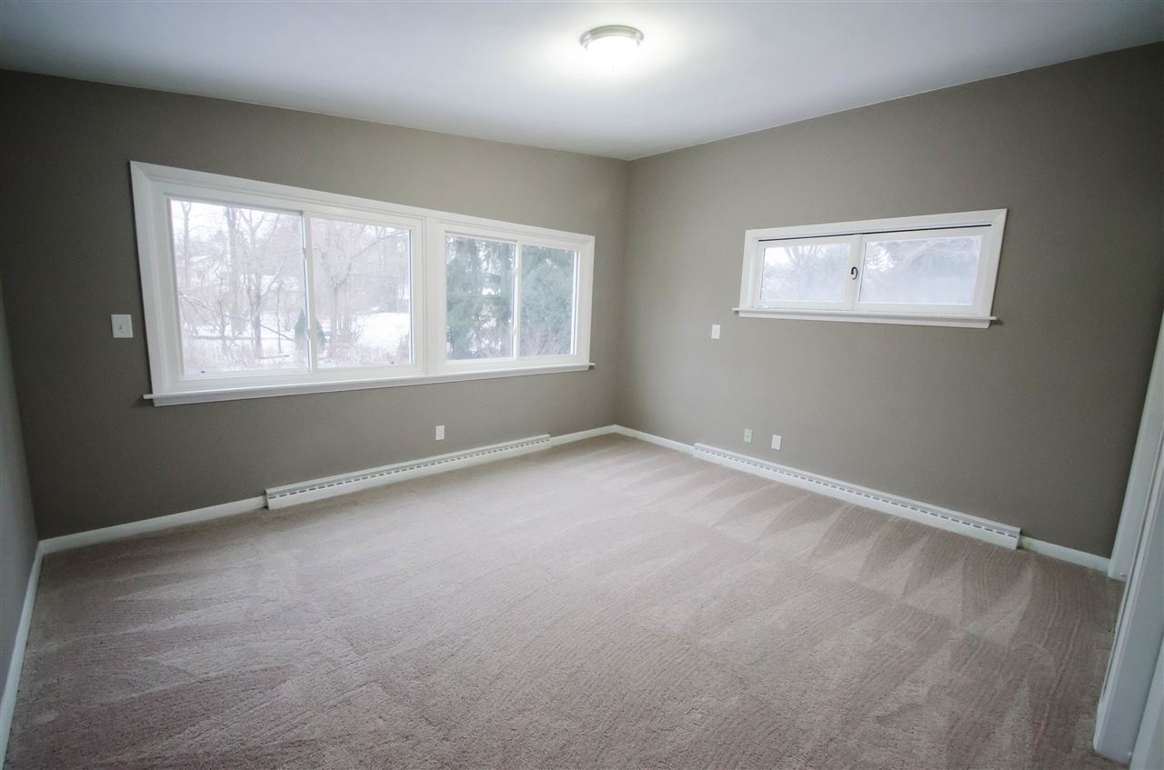 3209 North View Road Rockford, IL 61107 - Photo 13 of 25 an empty room with windows