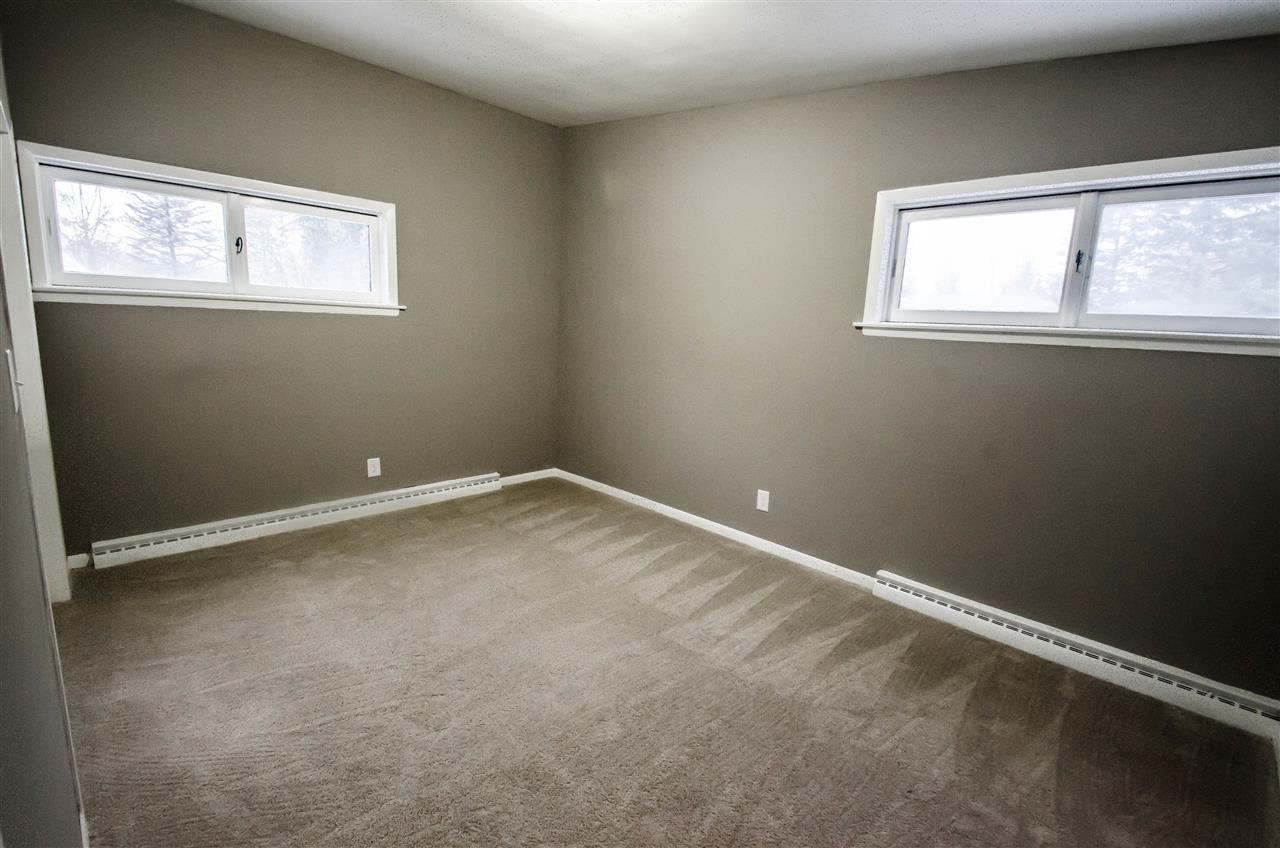 3209 North View Road Rockford, IL 61107 - Photo 18 of 25 an empty room with windows