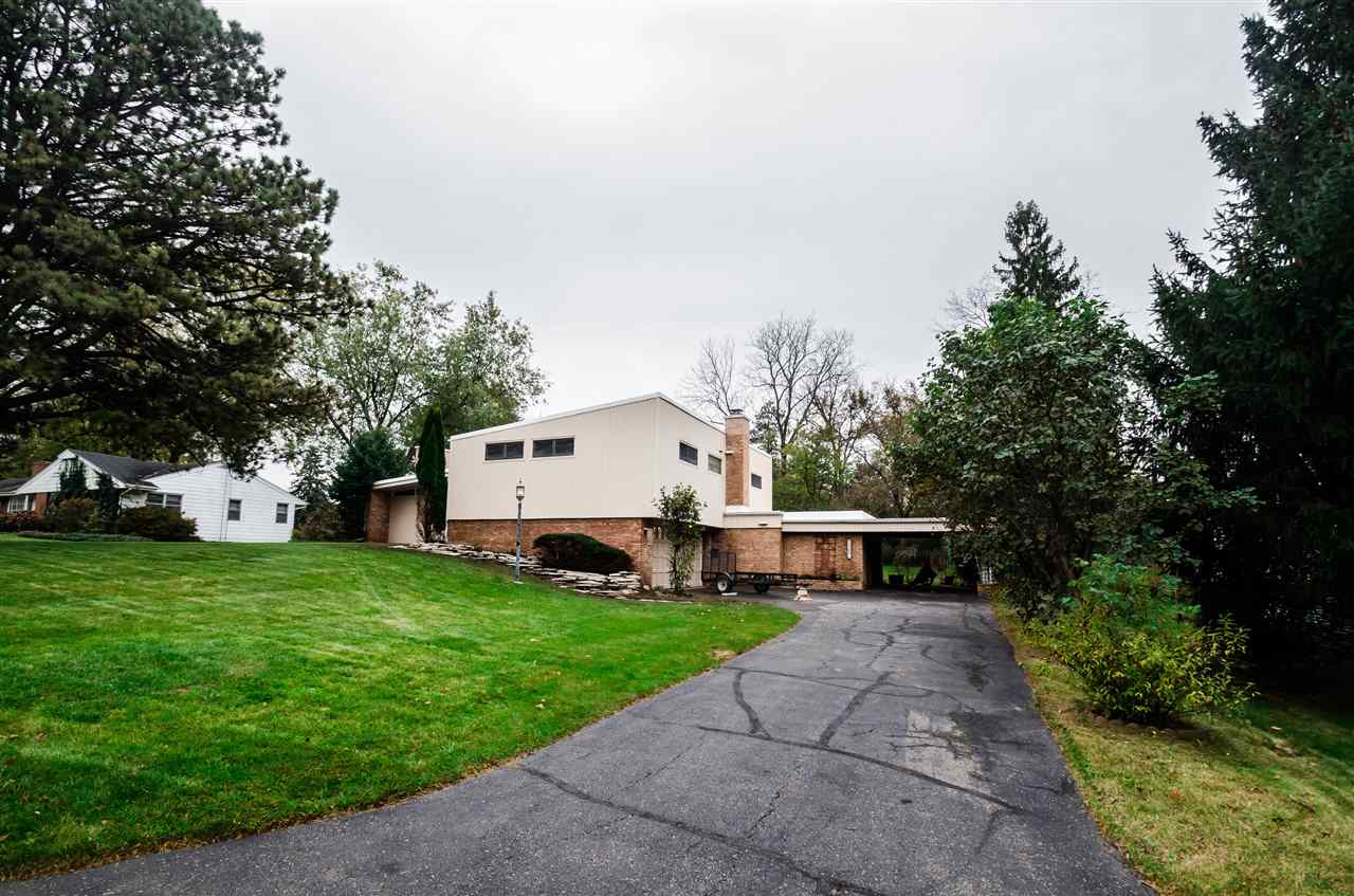 3209 North View Road Rockford, IL 61107 - Photo 2 of 25 a front view of a house with garden