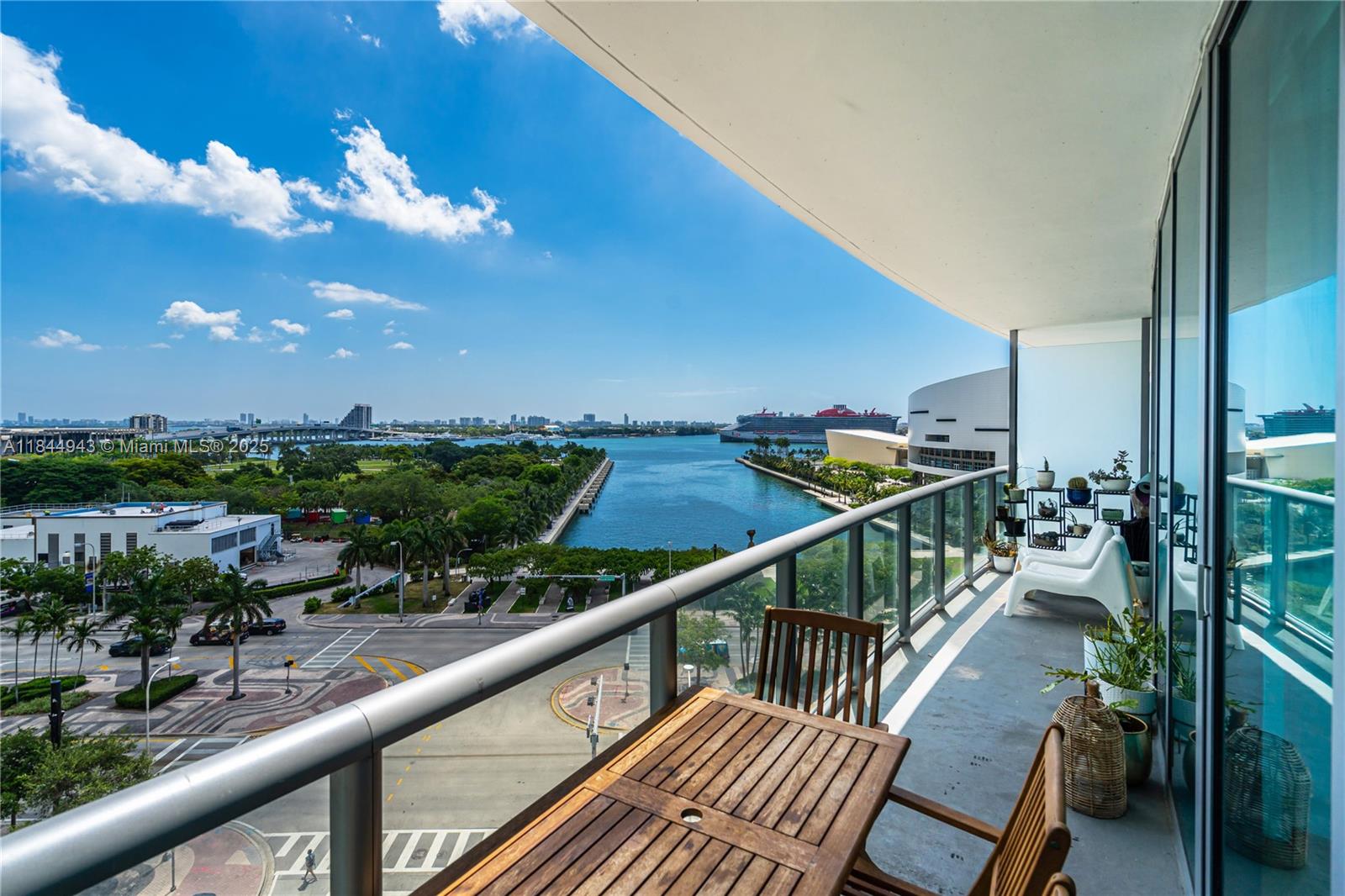 888 Biscayne Boulevard, Unit 812 Miami, FL 33132 - Photo 25 of 36 a view of balcony with furniture