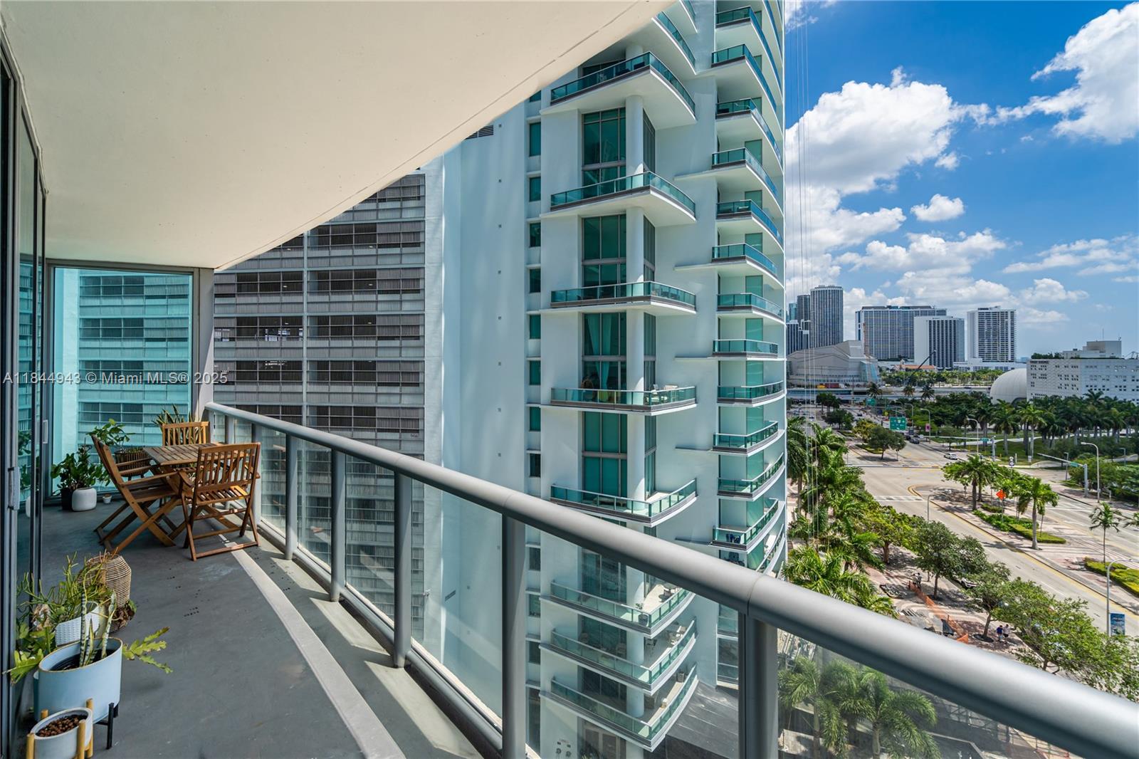 888 Biscayne Boulevard, Unit 812 Miami, FL 33132 - Photo 26 of 36