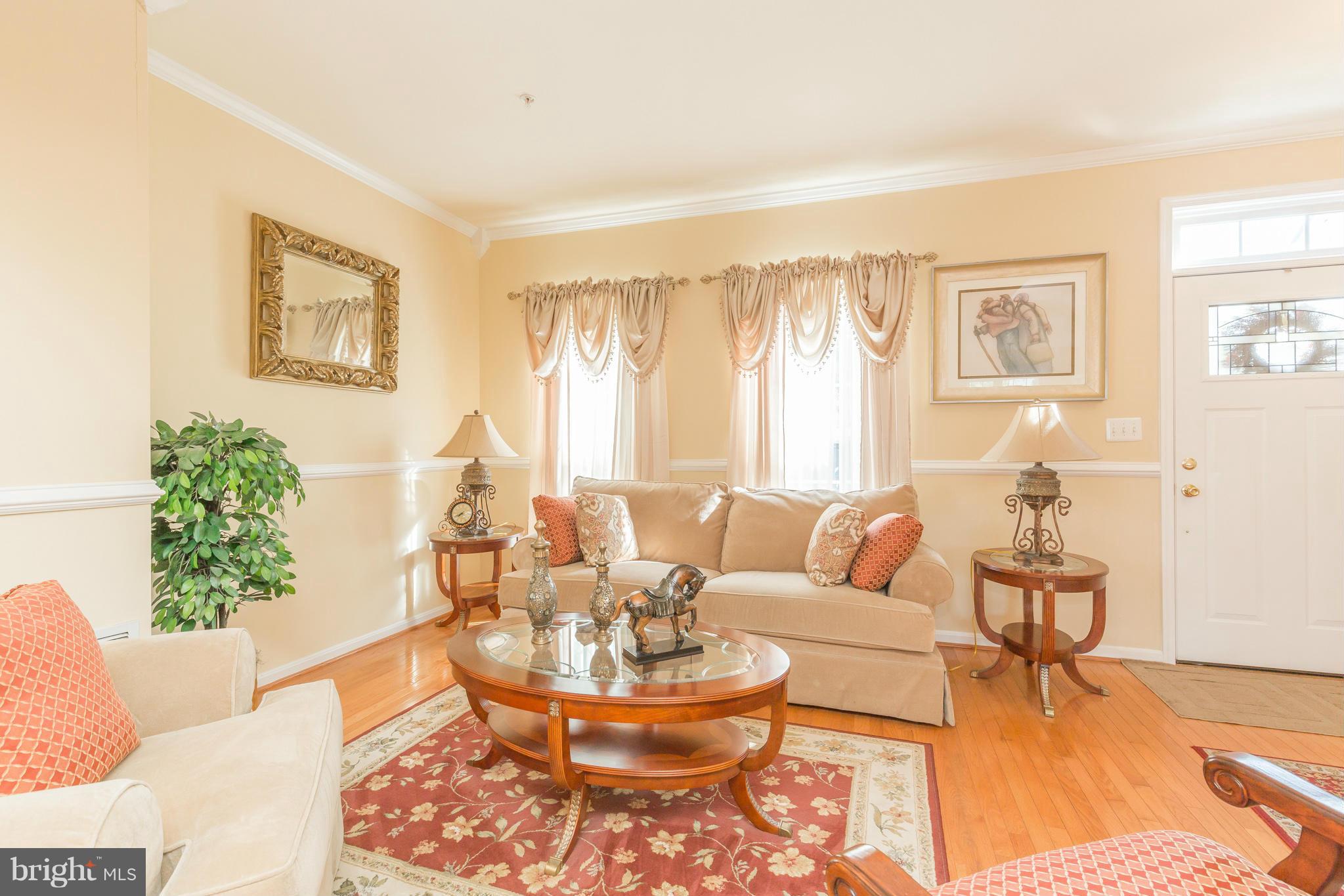 9009 Fox Park Road Clinton, MD 20735 - Photo 5 of 28 Living Room