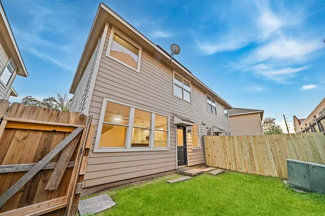 $1,750 | 16118 Market Garden Lane, Houston, TX 77084