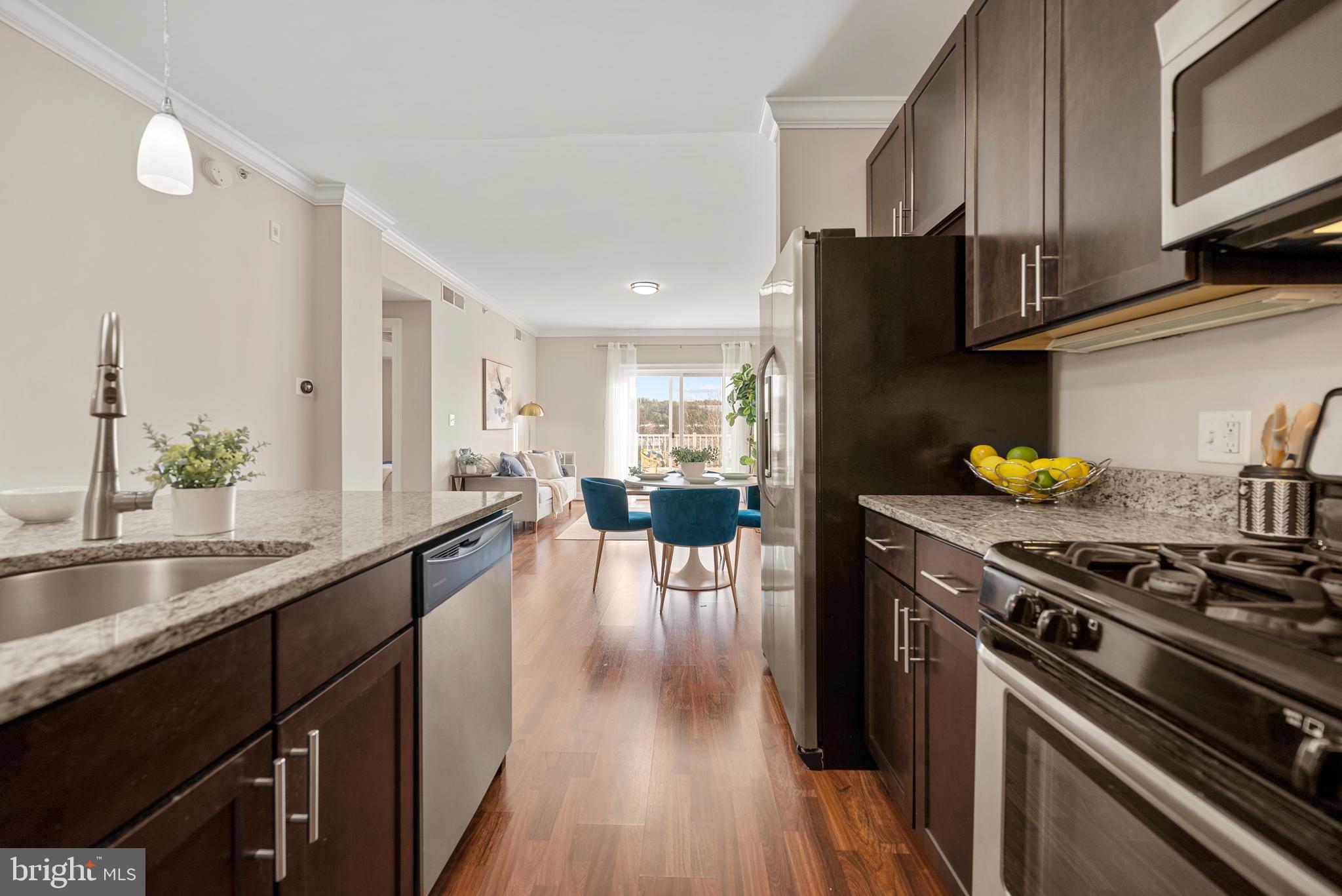 6301 Edsall Road, Unit 323 Alexandria, VA 22312 - Photo 5 of 28 Modern Kitchen