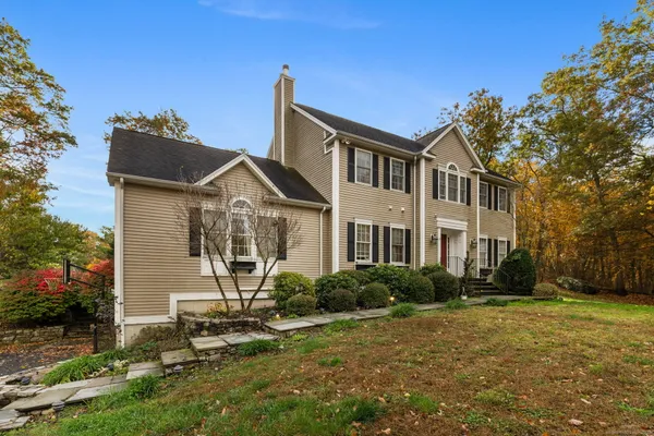 $749,000 | 4 Abbey Lane, Newtown, CT 06470
