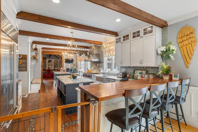 $749,000 | 4 Abbey Lane, Newtown, CT 06470