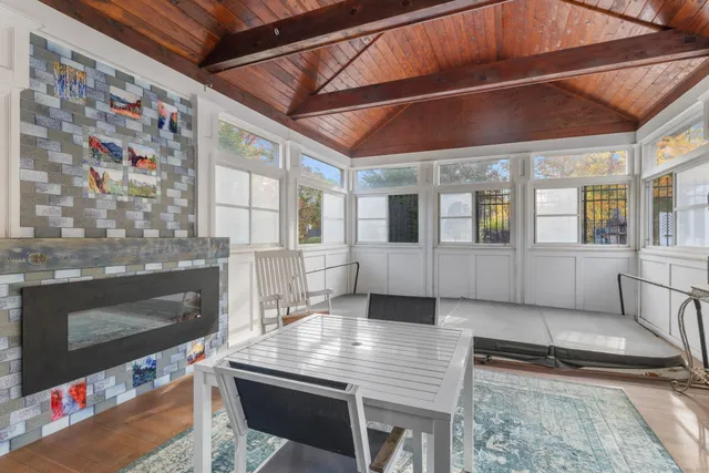 $749,000 | 4 Abbey Lane, Newtown, CT 06470