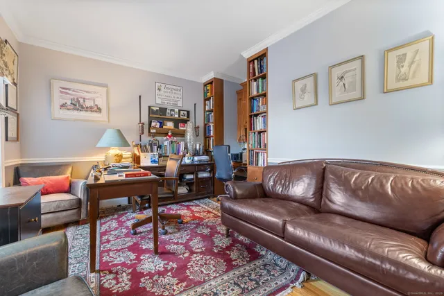 $749,000 | 4 Abbey Lane, Newtown, CT 06470