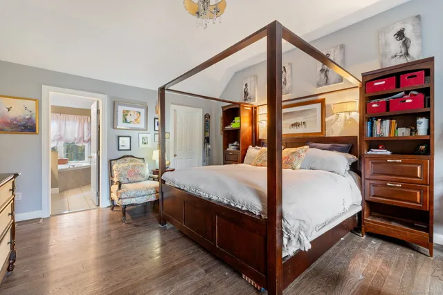 $749,000 | 4 Abbey Lane, Newtown, CT 06470