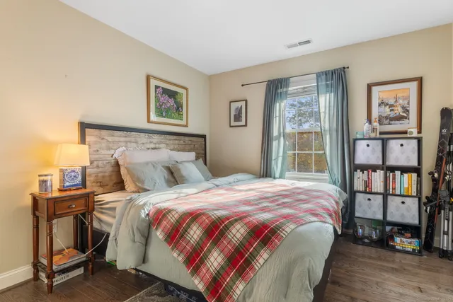 $749,000 | 4 Abbey Lane, Newtown, CT 06470