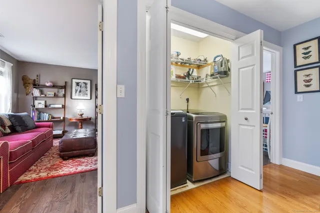 $749,000 | 4 Abbey Lane, Newtown, CT 06470