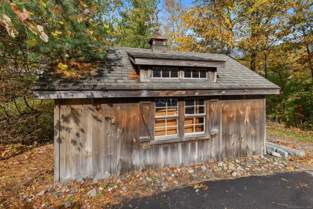 $749,000 | 4 Abbey Lane, Newtown, CT 06470