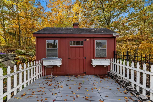 $749,000 | 4 Abbey Lane, Newtown, CT 06470