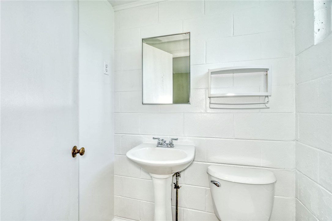 1815 Woodard Road Webster, NY 14580 - Photo 29 of 45 1ST FLR MODERN HALF BATH