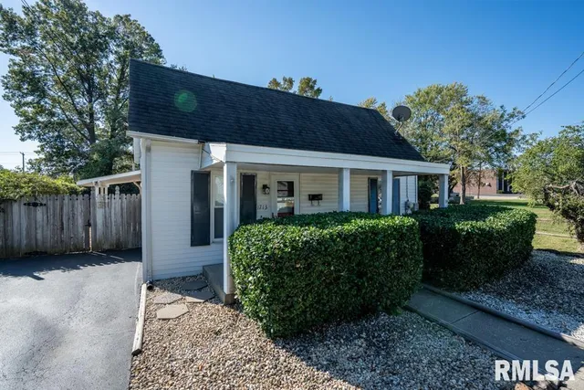 $94,900 | 1713 West Dewey Street, Marion, IL 62959