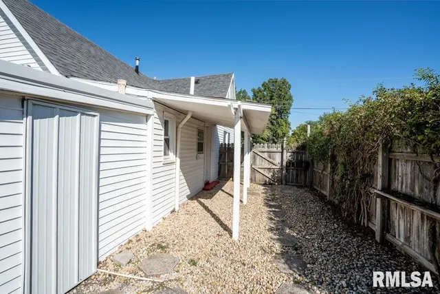 $94,900 | 1713 West Dewey Street, Marion, IL 62959