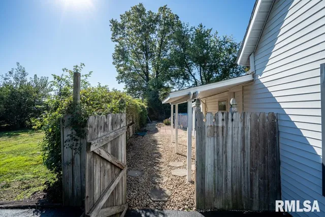 $94,900 | 1713 West Dewey Street, Marion, IL 62959