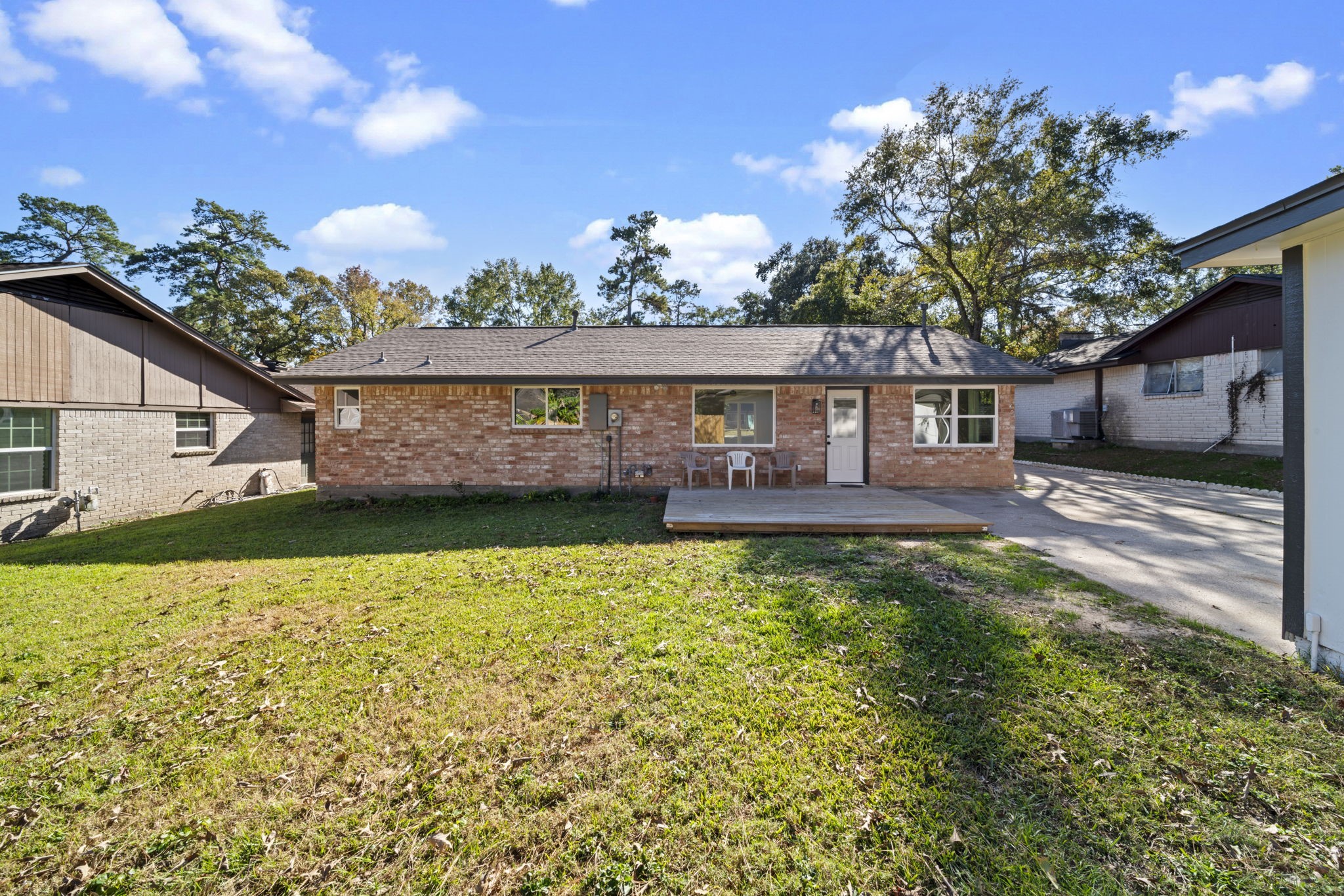 3322 Gary Lane Spring, TX 77380 - Photo 20 of 21 a front view of a house with garden