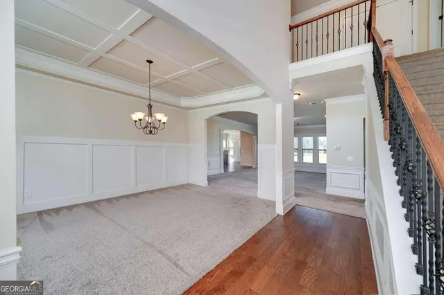 a view of empty room with window