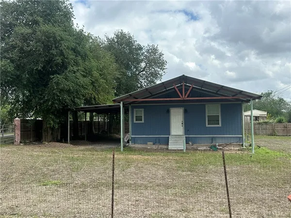 $179,900 | 2405 Cox Street, Beeville, TX 78102
