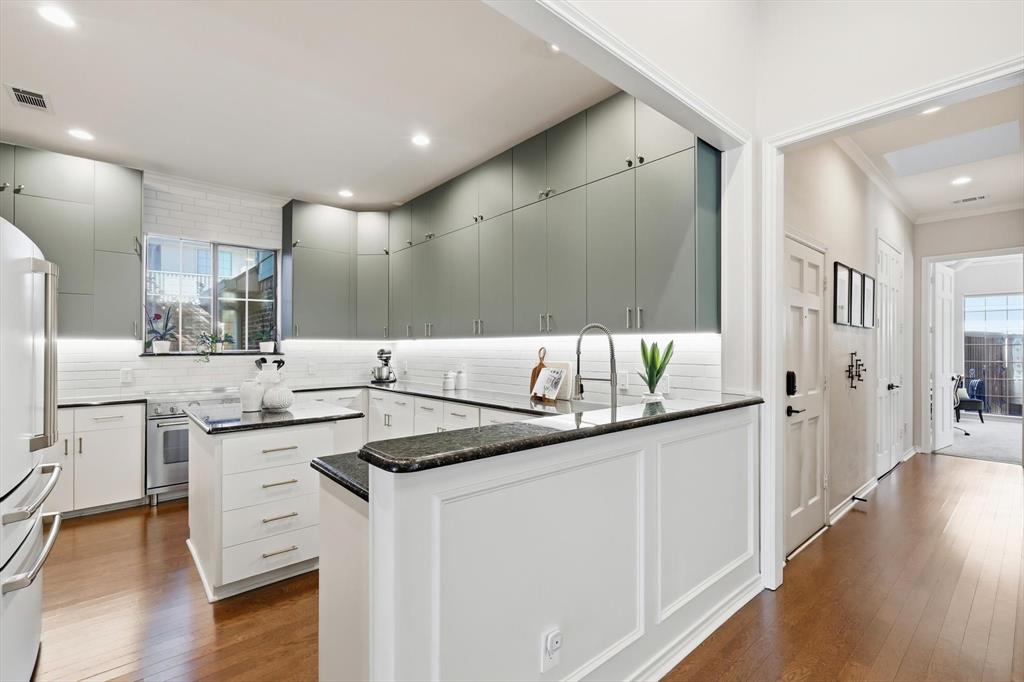 6009 Fallsview Lane Dallas, TX 75252 - Photo 11 of 37