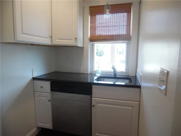 $1,800 | 51 Union Street, Unit 2, Warren, RI 02885