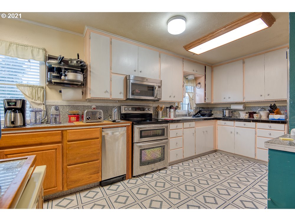 65935 North Bay Road North Bend, OR 97459 - Photo 12 of 32
