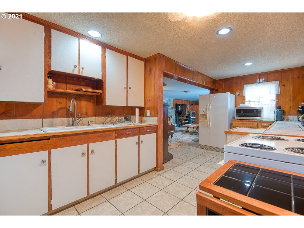 65935 North Bay Road North Bend, OR 97459 - Photo 16 of 32
