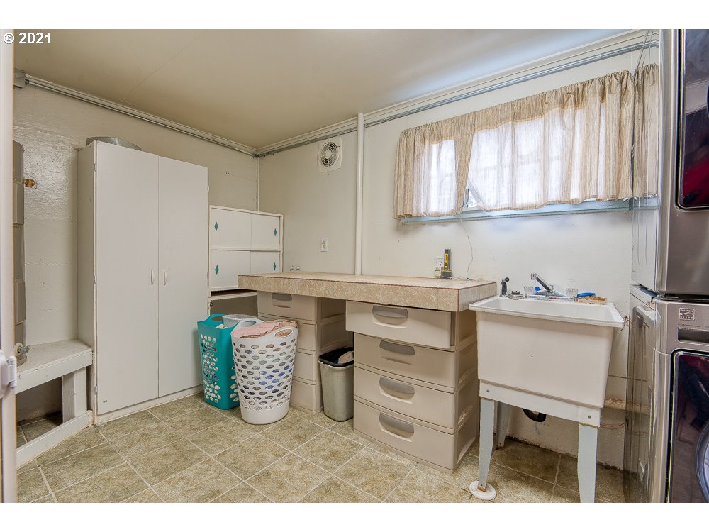 65935 North Bay Road North Bend, OR 97459 - Photo 23 of 32