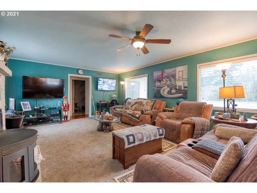 65935 North Bay Road North Bend, OR 97459 - Photo 6 of 32