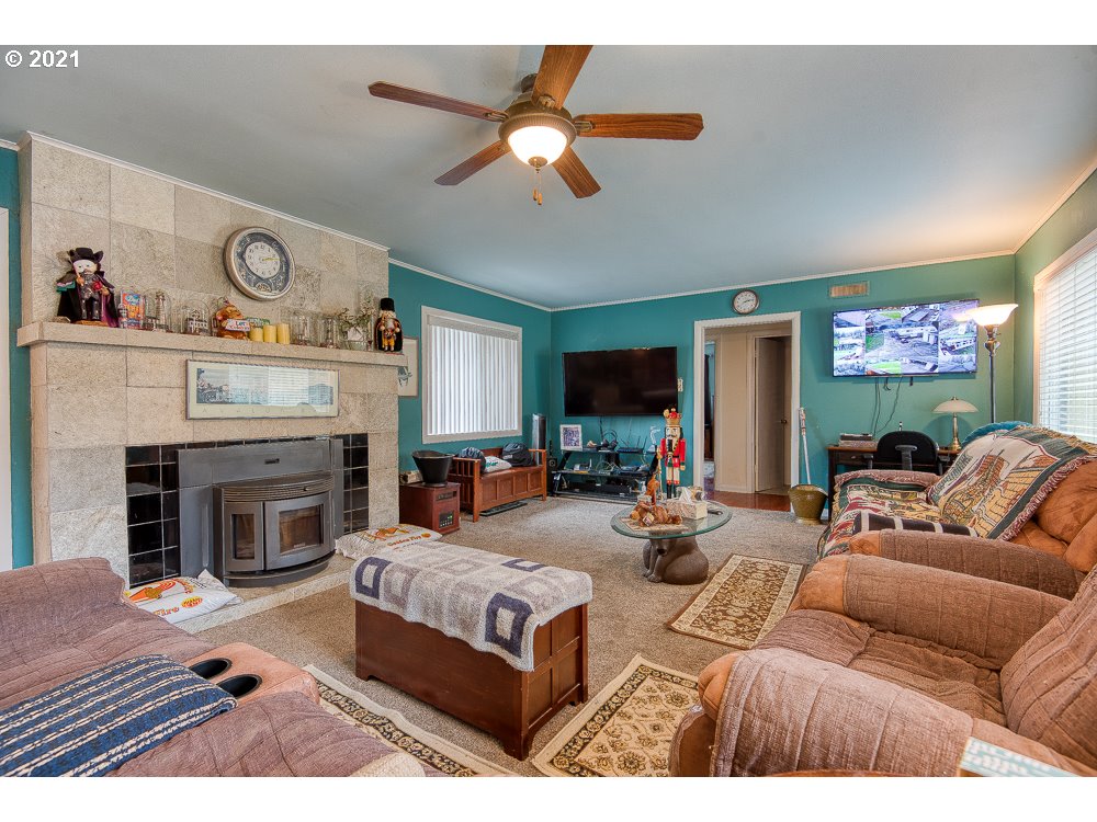 65935 North Bay Road North Bend, OR 97459 - Photo 8 of 32