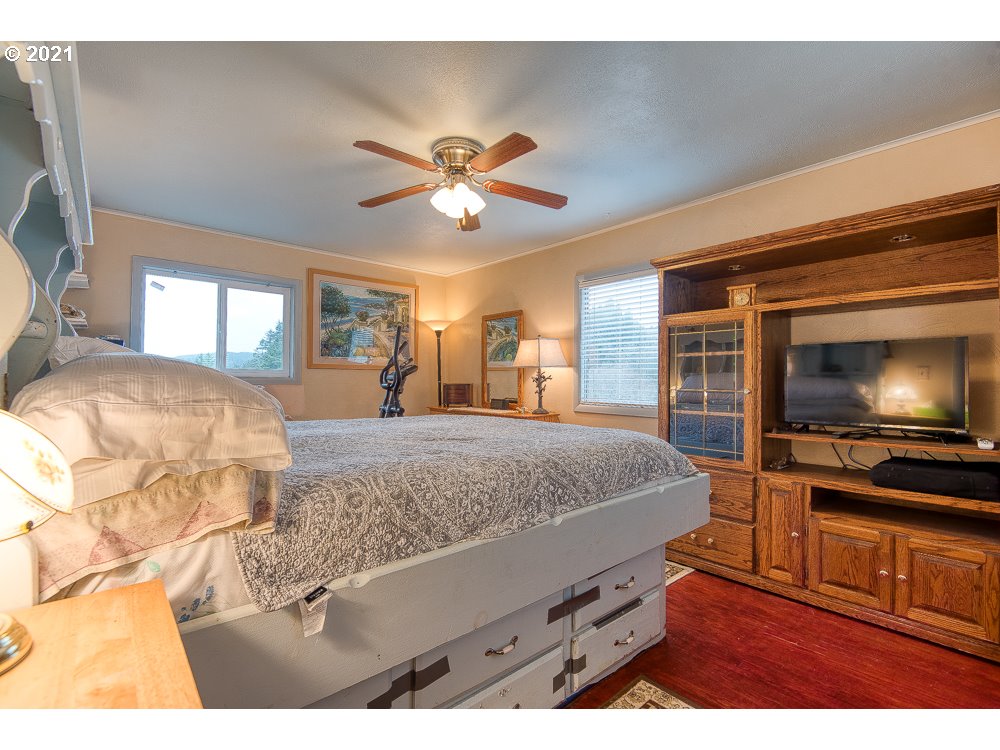 65935 North Bay Road North Bend, OR 97459 - Photo 10 of 32