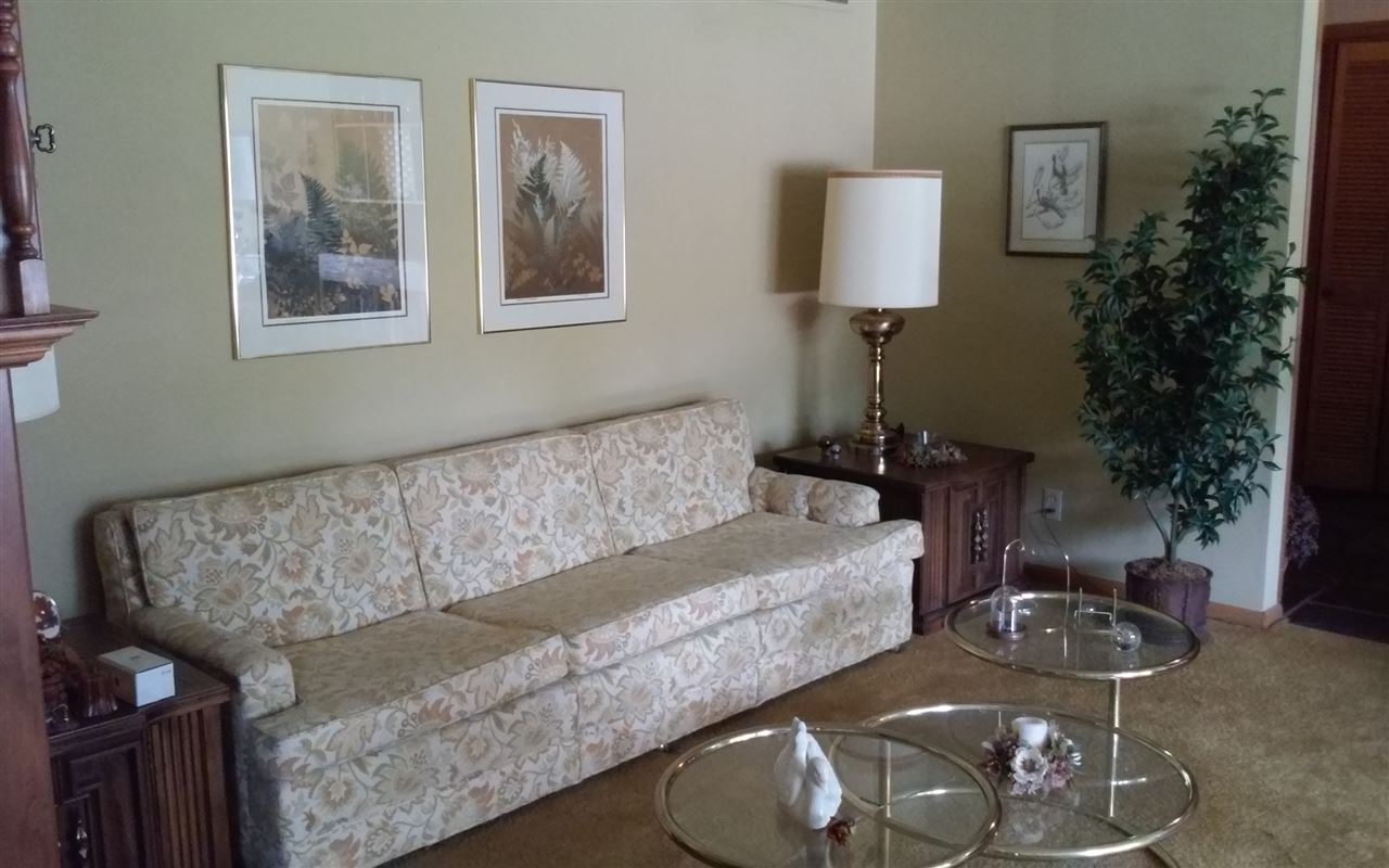 5035 Welsh Road Rockford, IL 61107 - Photo 3 of 15 a living room with furniture and a lamp