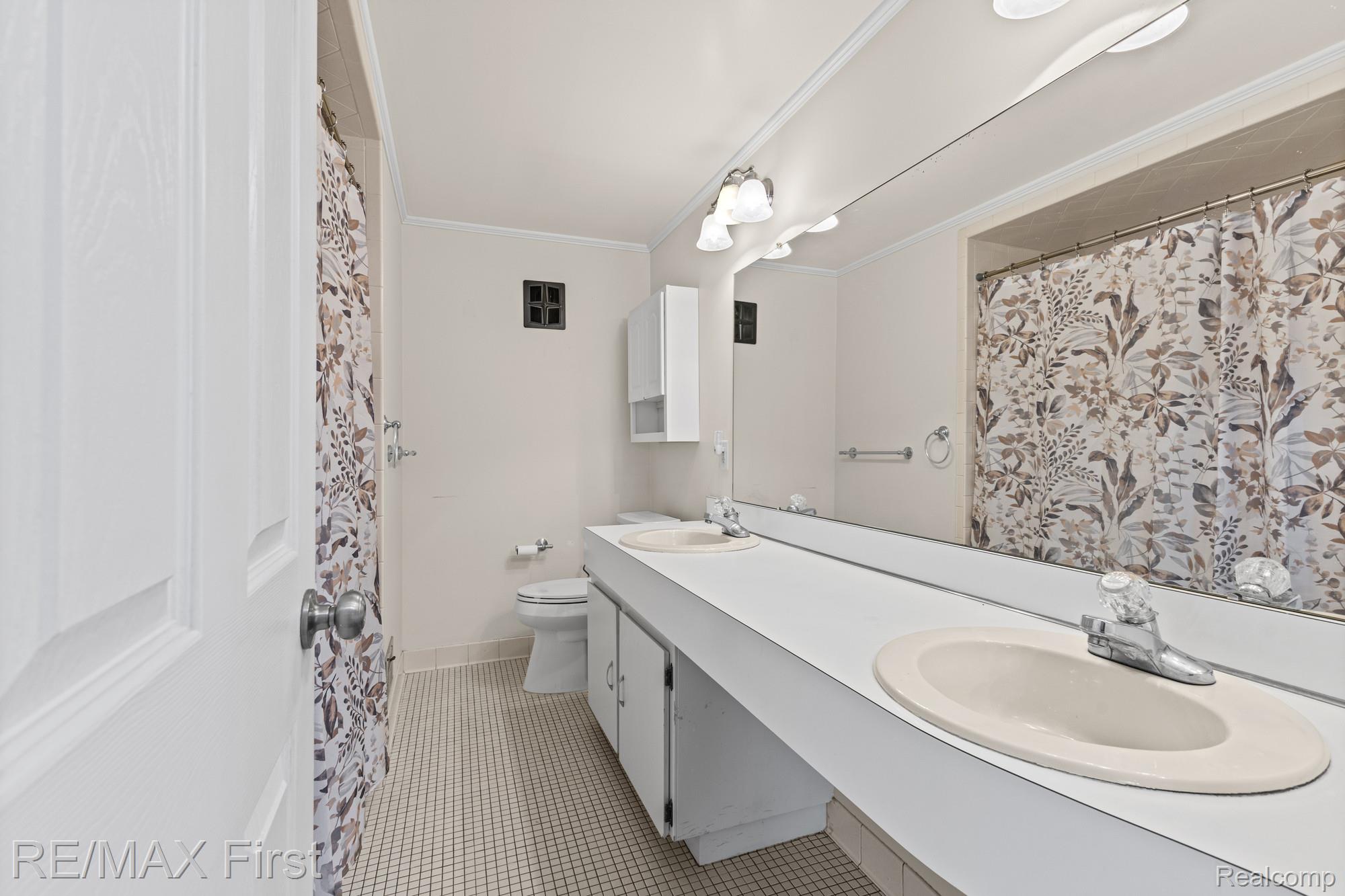 34356 Greentrees Road Sterling Heights, MI 48312 - Photo 23 of 40 18-IMG_6073_web.jpg