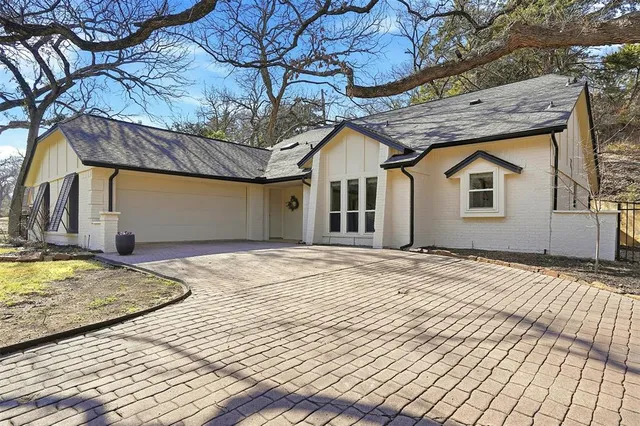 $450,000 | 907 Sleepy Hollow Drive, Cedar Hill, TX 75104