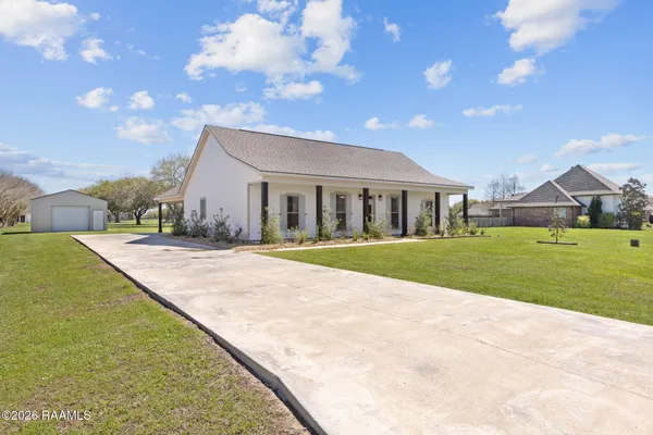 $309,900 | 8633 Westwood Drive, Abbeville, LA 70510