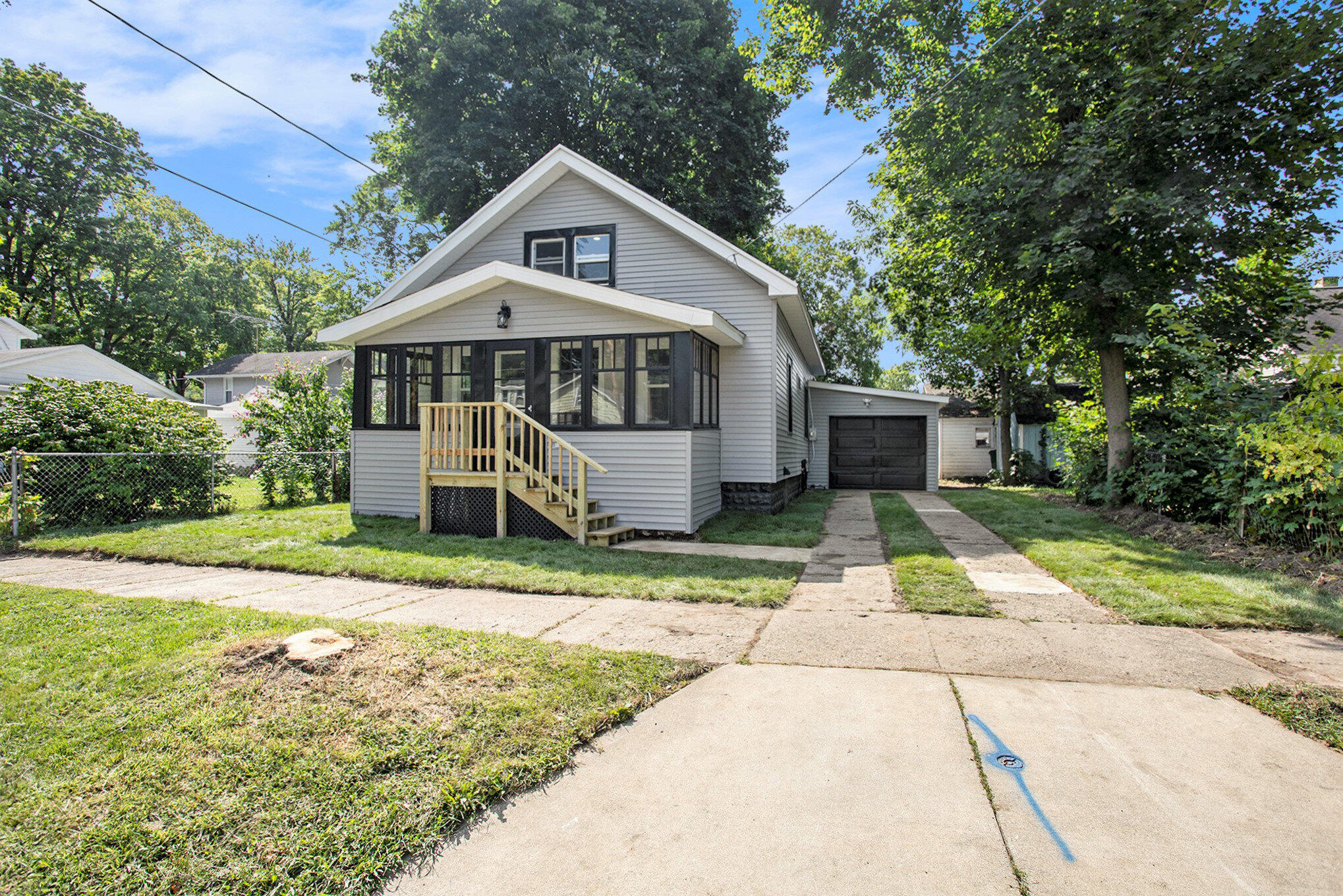 214 West Cushman Street Three Rivers, MI 49093 - Photo 1 of 25 003_581a6554_698