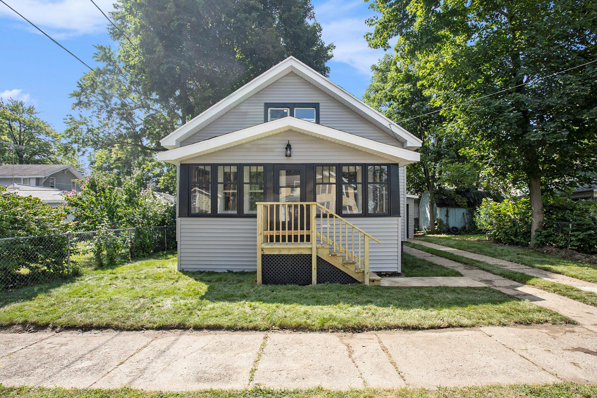 214 West Cushman Street Three Rivers, MI 49093 - Photo 2 of 25 002_581a6555_457