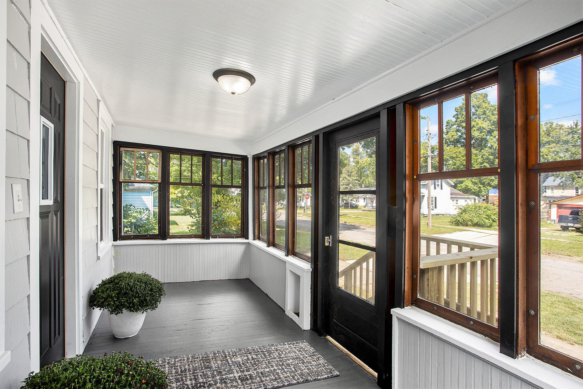 214 West Cushman Street Three Rivers, MI 49093 - Photo 8 of 25 004_581a6568_127