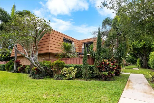 $289,000 | 2971 Southwest 11th Place North, Deerfield Beach, FL 33442